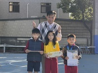 恭喜翁子國小學生 榮獲獎項，晨會頒發證書合照
