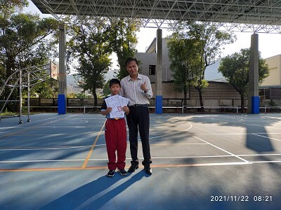 五乙劉政翰同學參加『110學年度全國短道競速滑冰夏秋冬季錦標賽』榮獲【第一名金牌】三項好成績~值得嘉勉表揚!