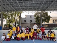 恭喜翁子國小學生 參加因材網寒假任務完成，晨會頒發證書合照