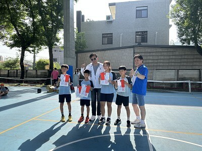 恭喜六甲陳品叡'三丙陳伯璨'六甲張雅婷和四甲宋昊翔參加2025豐原區【成憶盃】青少年網球錦標賽活動分別榮獲國小高年級組第一名冠軍'國小高年級組第二名亞軍'國小高年級組第三名季軍及國小中年級組第三名季軍優異成績.(另外三丙陳伯璨同學也榮獲橘球組國小中年級組第三名季軍好成績),值得嘉獎表揚喔!