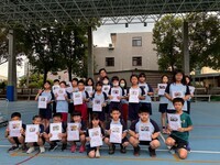 恭喜翁子國小學生114-2榮譽獎狀5月頒獎,晨會頒發證書合照