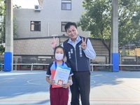 四年丙班林芊妤同學 參加114年臺中市【議長盃】全國跆拳道錦標賽 (全國社團)，晨會頒發證書合照