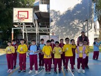 恭喜翁子國小學生  參加114年三年級『無菸煙家健康』宣導活動得獎，晨會頒發證書合照圖片