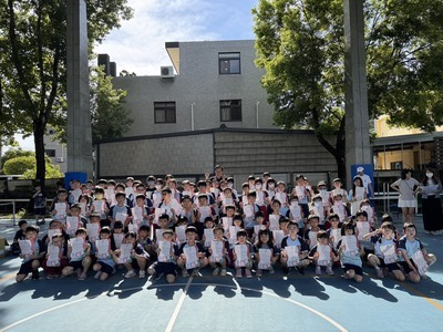 恭喜翁子國小學生114學年度第二學期第二次學習評量及平時學習表現優異,晨會頒發證書合照